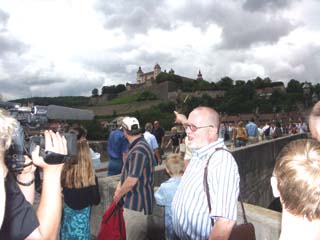 IRISCHE--SONNTAGSBLATT--SPUREN